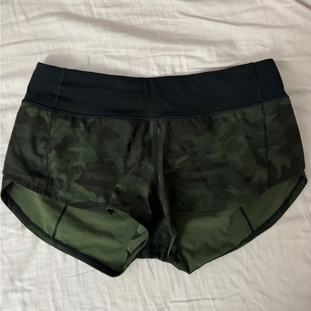 Lululemon Speed Up Low-Rise Lined Short 2.5" Green Camouflage Size 4